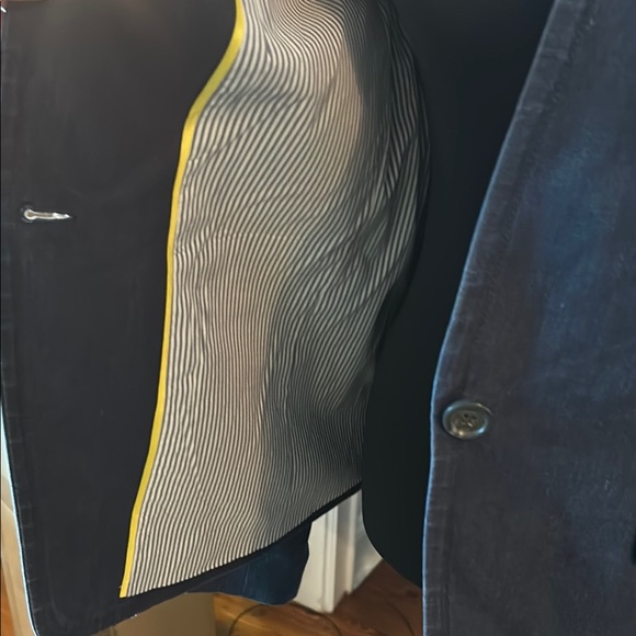 Chic Navy Blazer with Contrast Trim - Picture 3 of 9